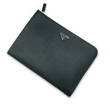 PRADA(プラダ)ドキュメントケース クラッチバッグサフィアーノ三角ロゴ<ブラック>