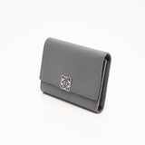 LOEWE(ロエベ)コンパクト財布 アナグラムバーティカルウォレットスモール<グレー>