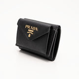 PRADA(プラダ)三つ折り財布 サフィアーノ<ブラック>