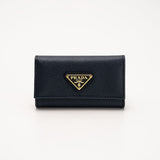 PRADA(プラダ)キーケース サフィアーノ 三角ロゴ<ネイビー>