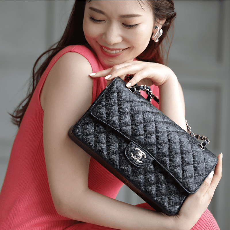 USED】CHANELマトラッセ25 チェーンショルダーバッグ<シルバー> USED】CHANELマトラッセ25 チェーンショルダーバッグ<シルバー>