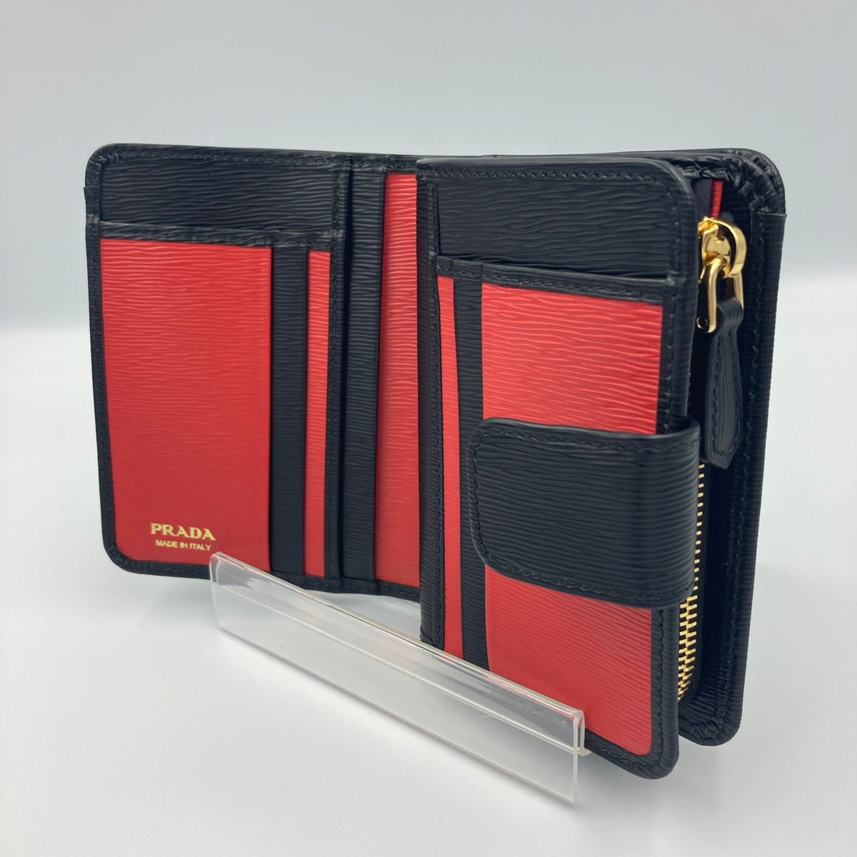 PRADA（プラダ）コンパクト財布 ヴィッテロムーブ ＜ブラック＞